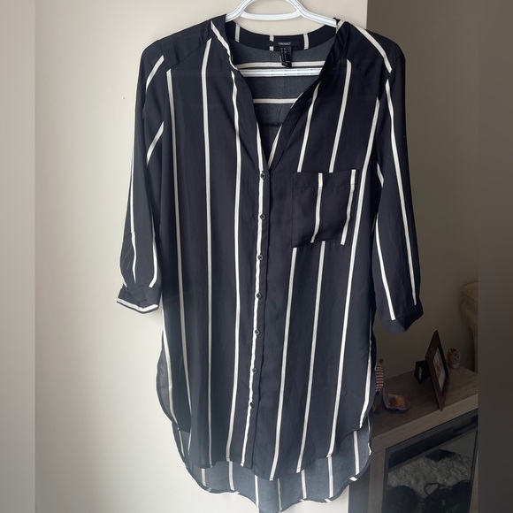 Forever 21 Black and White Casual Button Down Shirt Small - Picture 1 of 3